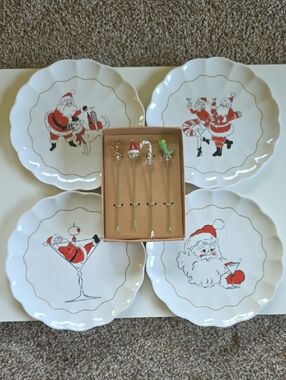 Holiday Cheers 7.5" Melamine Plates And Stir Sticks Sets of 4 - NWT